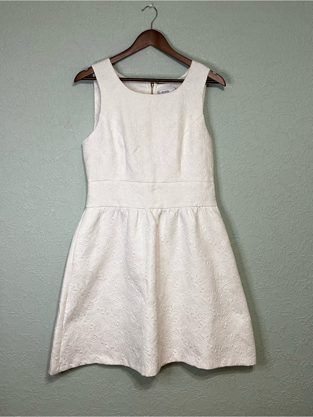 Ricki’s Size 8 Ivory Floral Jacquard Fit & Flare Dress